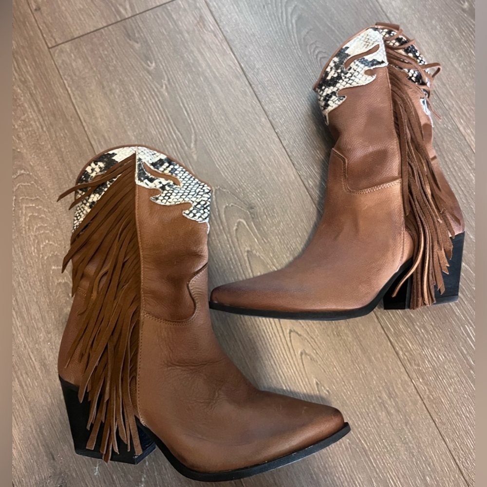 MA ‘91 made in Italy cowboy / cowgirl fringe boots